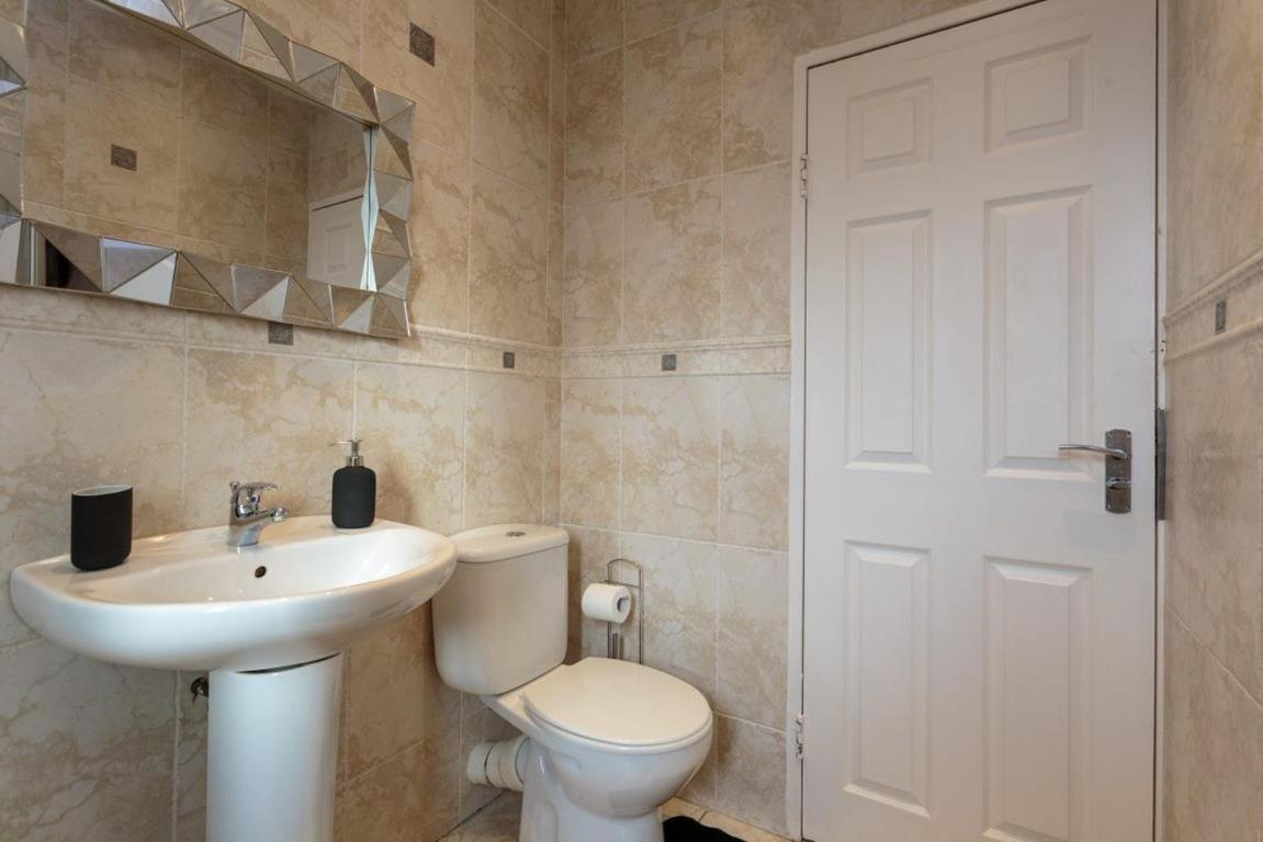 Gorgeous 3-Bed Flat, 15 Minutes To City Centre Edinburgh Buitenkant foto