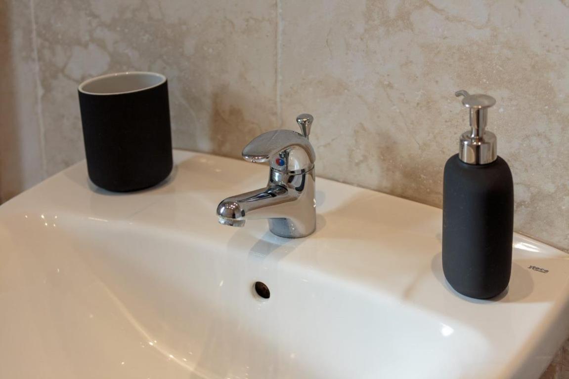 Gorgeous 3-Bed Flat, 15 Minutes To City Centre Edinburgh Buitenkant foto